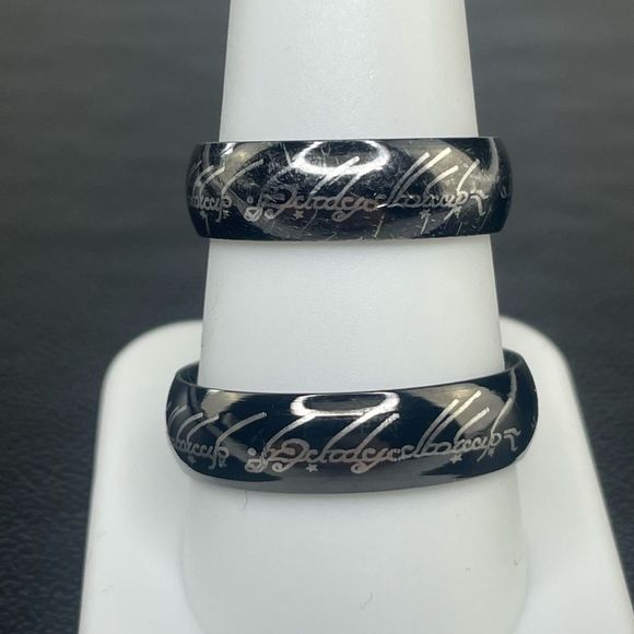 His and Hers LOTR Black Rings - Picture 8 of 13